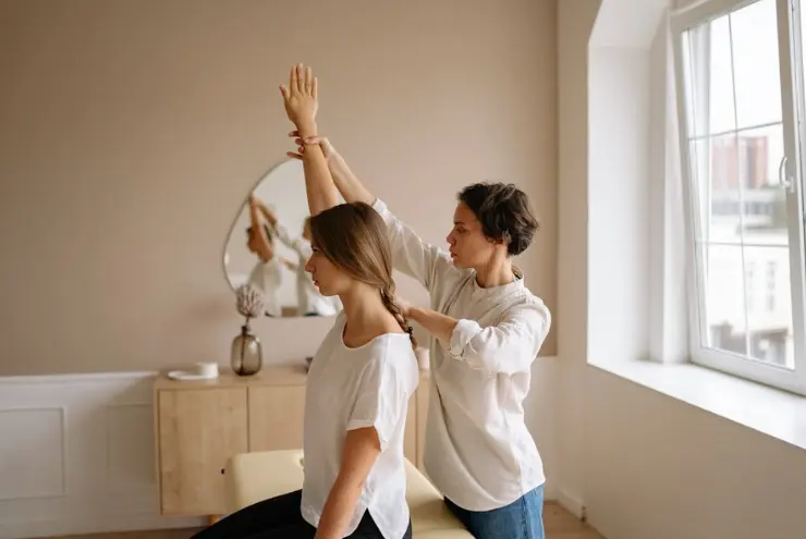 sesion de osteopatia entre mujeres